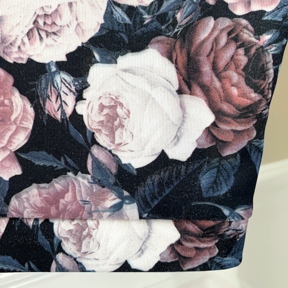 2B Bebe size XS Deep V Floral Crop Top - Picture 7 of 15